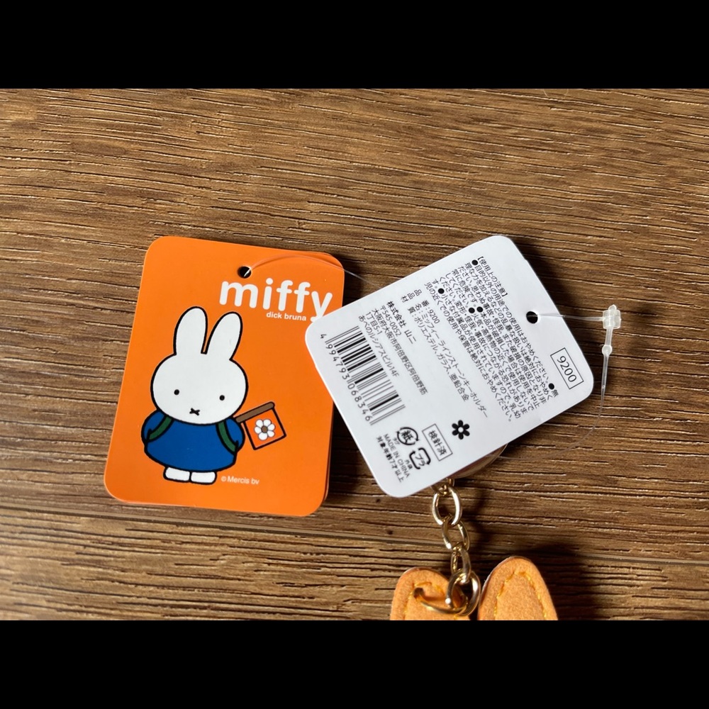 MIFFY-Imported (NWT) Crystal Character Keychain with Clip - Picture 6 of 9